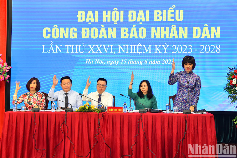 《人民报》2023-2028年任期第二十六届代表大会主席团。 《人民报》2023-2028年任期第二十六届代表大会主席团。