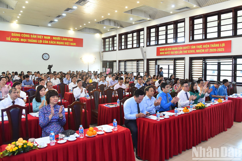 与会代表。 与会代表。