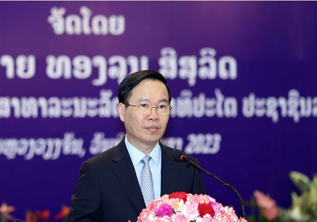 国家主席武文赏在晚宴上发表讲话。