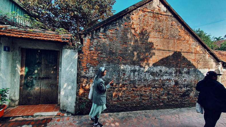 新春即将来临之际，许多游客喜欢到唐林古村参观游览。