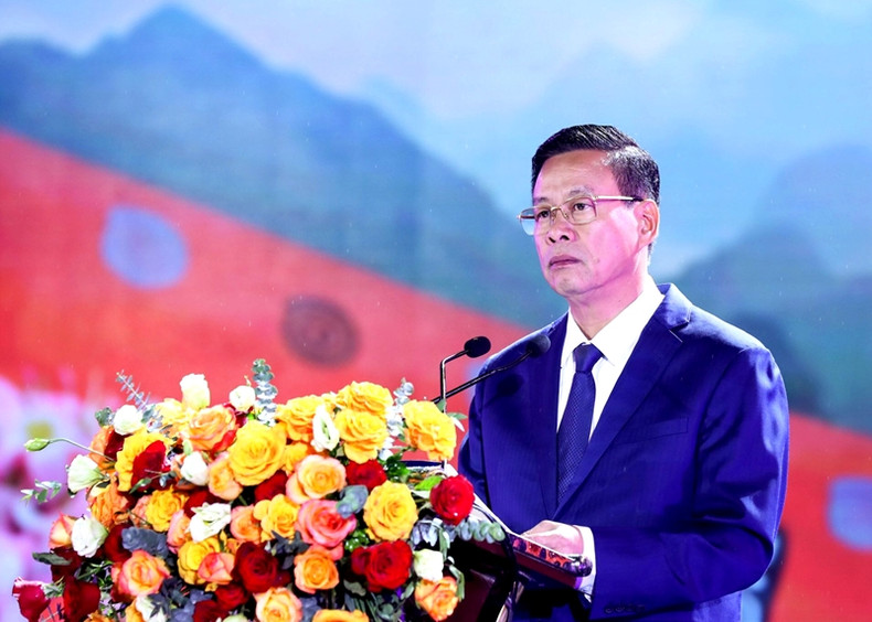 河江省人民委员会主席阮文山在仪式上发表讲话。 河江省人民委员会主席阮文山在仪式上发表讲话。