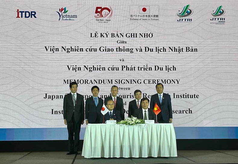 越南旅游总局旅游发展研究所与日本交通旅游研究所签署了两国间研究和可持续旅游发展合作谅解备忘录。 越南旅游总局旅游发展研究所与日本交通旅游研究所签署了两国间研究和可持续旅游发展合作谅解备忘录。