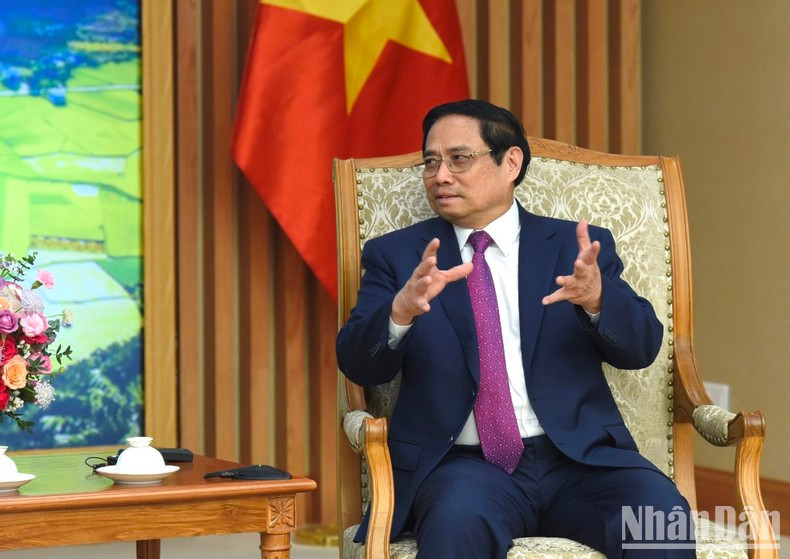 范明正总理希望,托尼·布莱尔先生继续为推动英越关系不断深化,在各个领域进一步深入、务实发展,并取得更多丰硕成果作出贡献。 范明正总理希望,托尼·布莱尔先生继续为推动英越关系不断深化,在各个领域进一步深入、务实发展,并取得更多丰硕成果作出贡献。