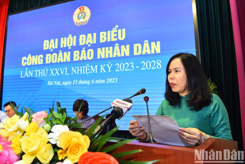 《人民报》社编委会委员、经济工业部部长、《人民报》2017-2023年任期工会主席阮氏秋河致开幕词。 《人民报》社编委会委员、经济工业部部长、《人民报》2017-2023年任期工会主席阮氏秋河致开幕词。