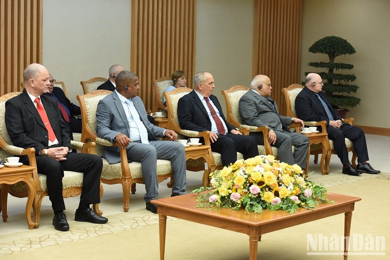 古方代表团成员。 古方代表团成员。