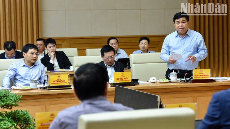 计划与投资部部长阮志勇在会上发表讲话。 计划与投资部部长阮志勇在会上发表讲话。