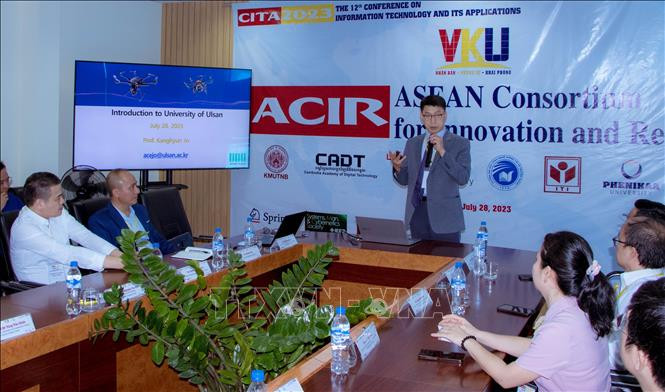 东南亚高等院校领导和学者网络对接与开发论坛场景。 东南亚高等院校领导和学者网络对接与开发论坛场景。