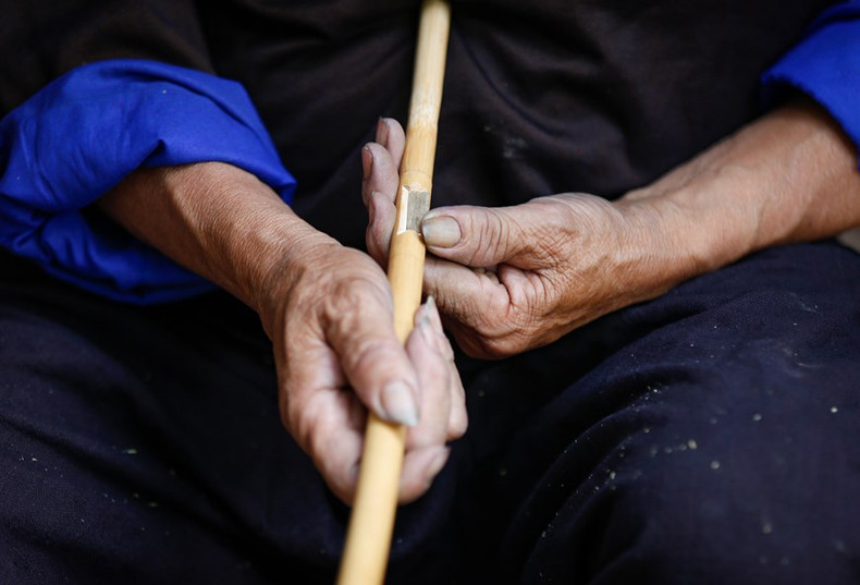 蒙族人的芦笙制作工序较为讲究,需要工匠们细心谨慎。 蒙族人的芦笙制作工序较为讲究,需要工匠们细心谨慎。