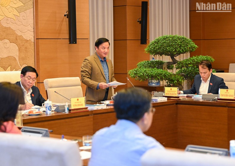 国会副主席阮克定发表讲话。 国会副主席阮克定发表讲话。