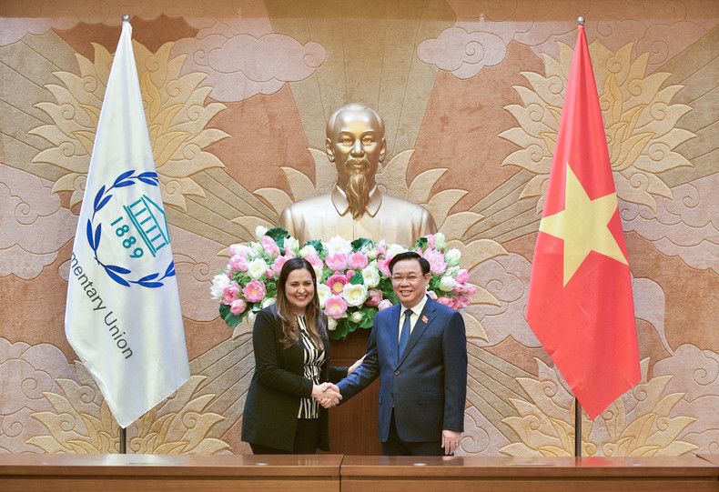 越南国会主席王廷惠和各国议会联盟女议员论坛主席辛西娅·洛佩斯·卡斯特罗。 越南国会主席王廷惠和各国议会联盟女议员论坛主席辛西娅·洛佩斯·卡斯特罗。