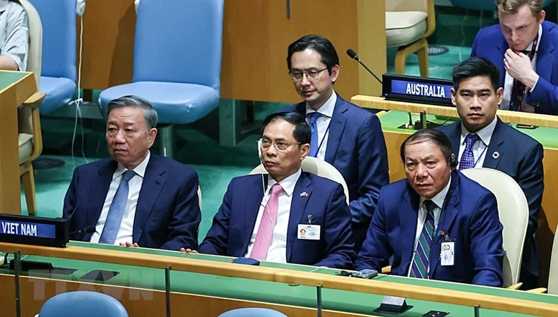 出席第78届联合国大会一般性辩论的越南代表团成员。(图片来源:越通社) 出席第78届联合国大会一般性辩论的越南代表团成员。(图片来源:越通社)