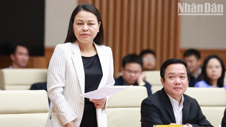 宁平省委书记阮氏秋河在会上发表讲话。 宁平省委书记阮氏秋河在会上发表讲话。