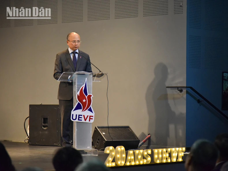 越南驻法国大使丁全胜在活动上发表讲话。 越南驻法国大使丁全胜在活动上发表讲话。