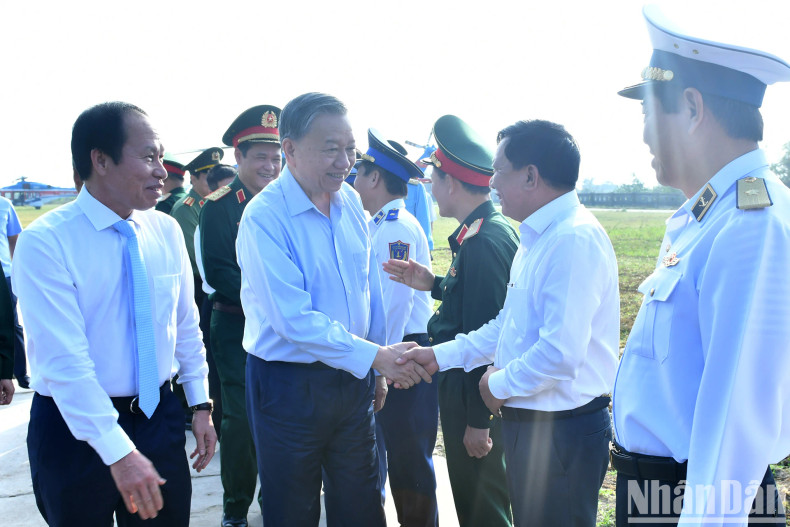 苏林总书记和各位代表。