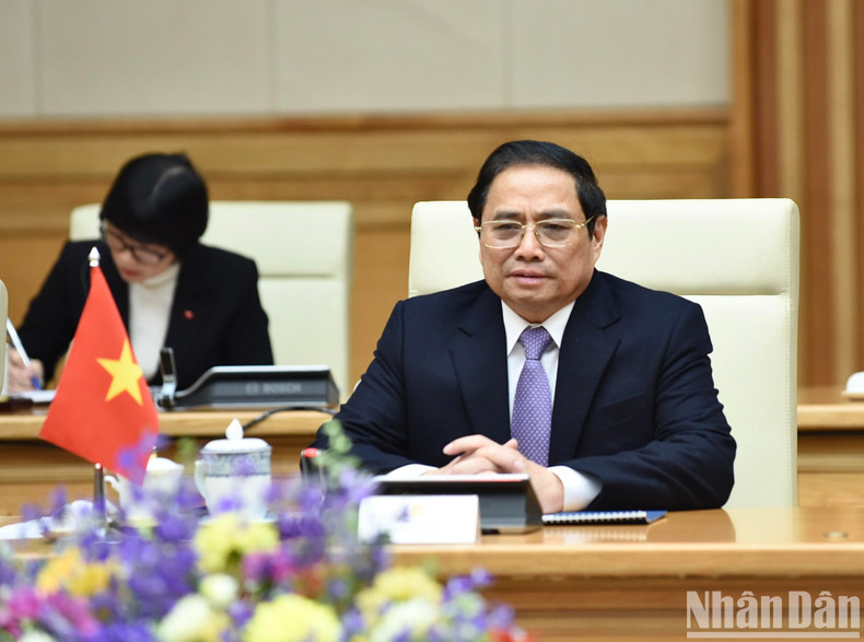 范明正总理在会见中发言。