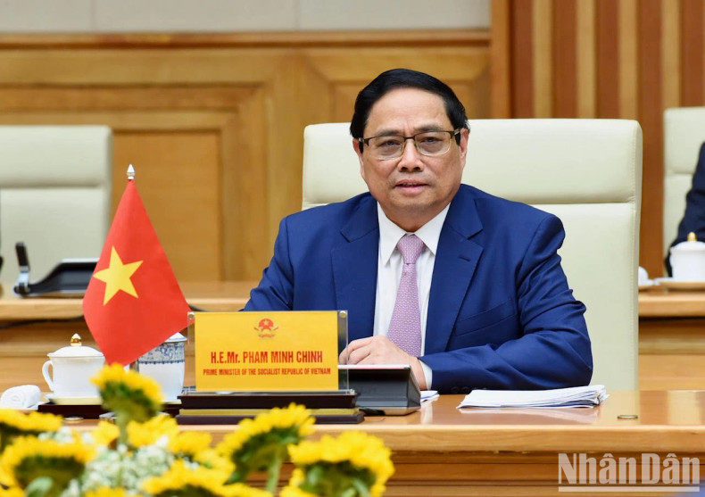 越南政府总理范明正发表讲话。