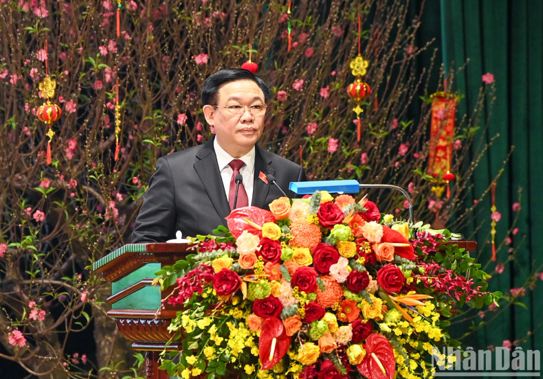 国会主席王廷惠向边防战士致以新年祝福。 国会主席王廷惠向边防战士致以新年祝福。