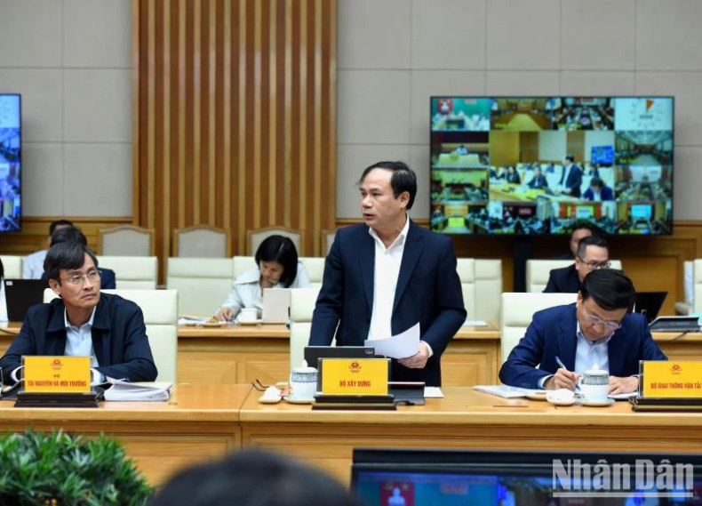 建设部领导发言。 建设部领导发言。