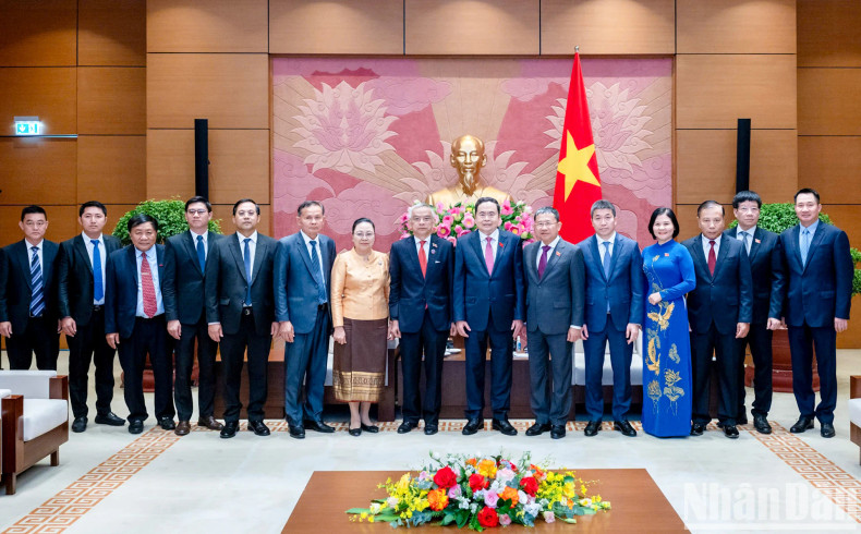 双方代表合影。