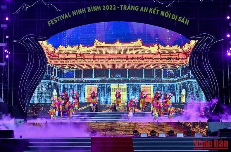 顺化宫廷雅乐艺术表演。 顺化宫廷雅乐艺术表演。