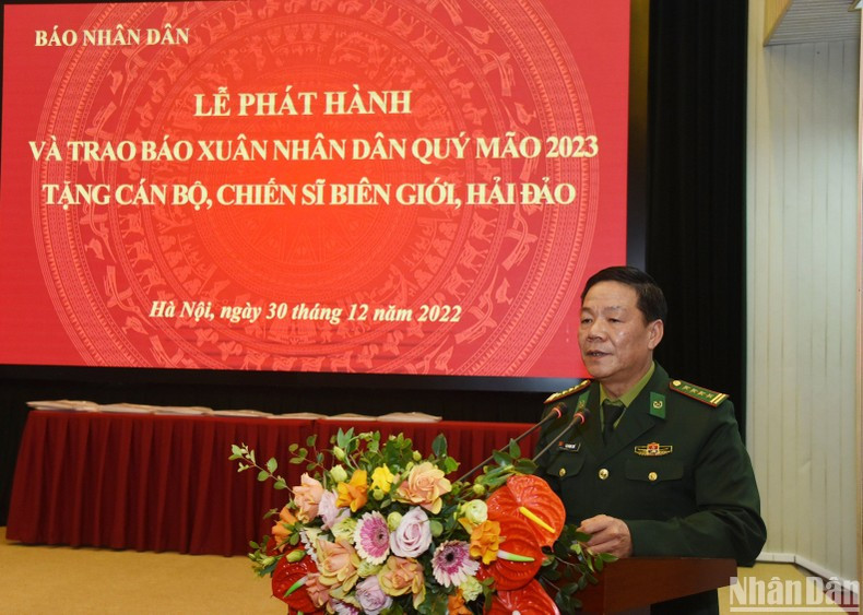文玉贵大校在仪式赏发言。 文玉贵大校在仪式赏发言。