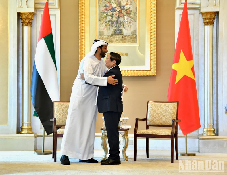 范明正总理和阿联酋经济部长阿卜杜拉·本·图克·阿尔·马里。