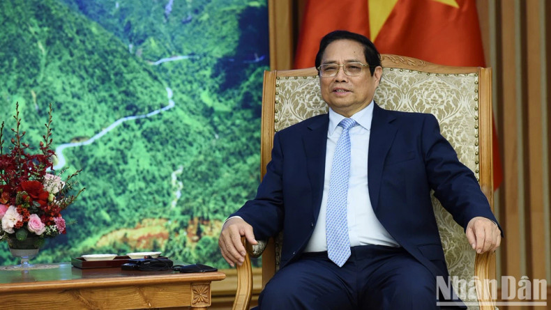 范明正总理发表讲话。