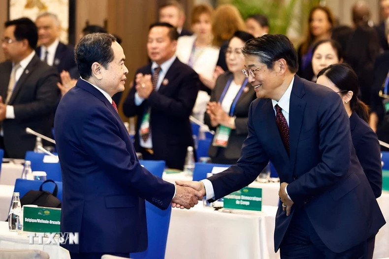 国会主席陈青敏和与会代表。