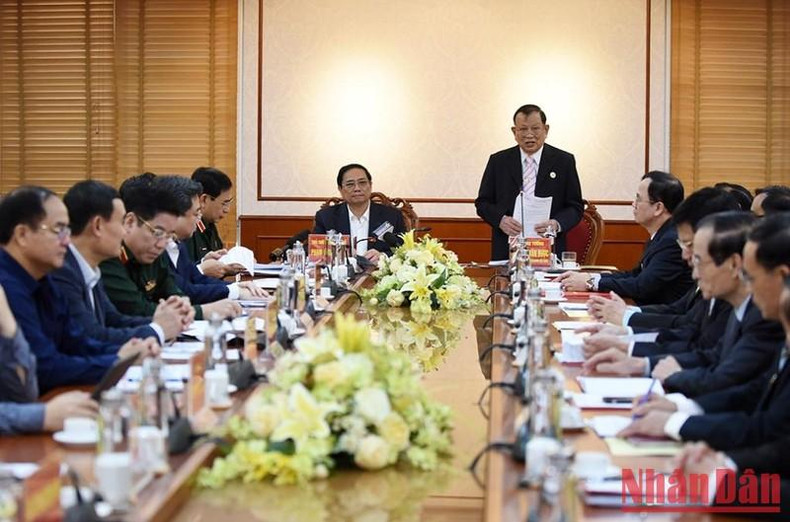 阮文得上将在会上发言。 阮文得上将在会上发言。