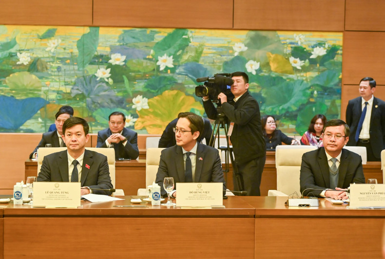 越南代表与会。 越南代表与会。