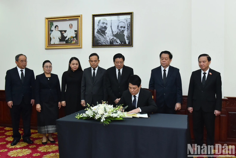 越南国家主席梁强吊唁坎代· 西潘敦大将逝世【组图】 ảnh 3