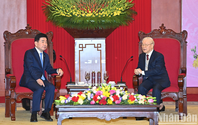 越共中央总书记阮富仲在会见中发言。 越共中央总书记阮富仲在会见中发言。
