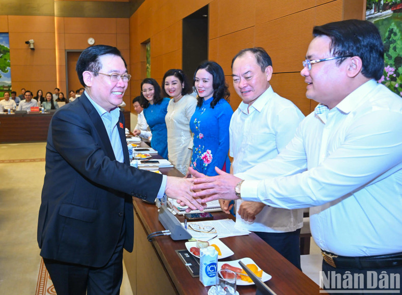 国会主席王廷惠和义安省领导。