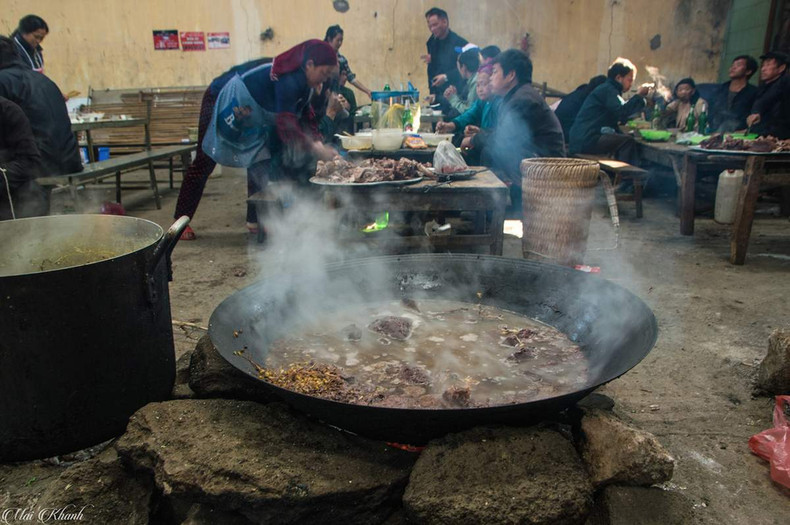 当地特色菜肴。