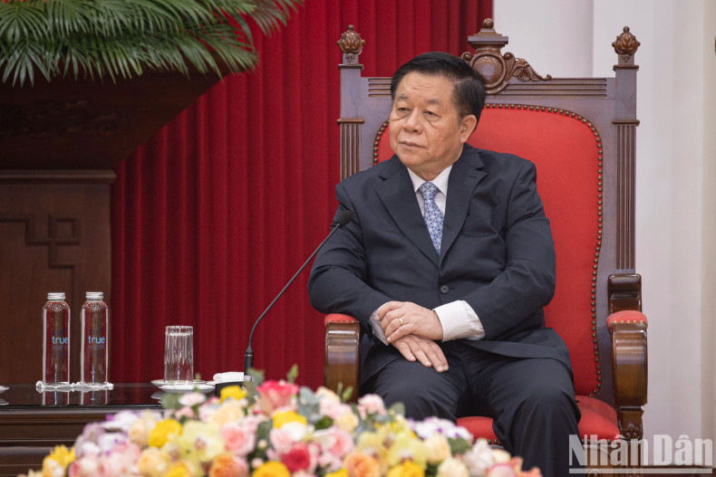 越共中央宣教与民运部部长阮重义发表讲话。 越共中央宣教与民运部部长阮重义发表讲话。
