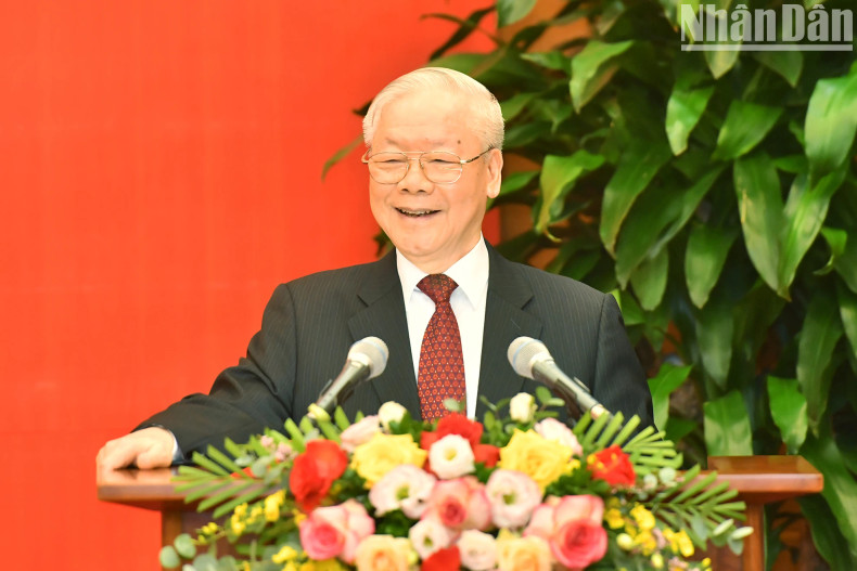 越共中央总书记阮富仲在仪式上发表讲话。