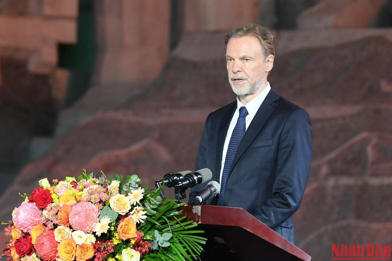 联合国教科文组织驻越南首席代表克里斯蒂安·曼哈特在仪式上发言。