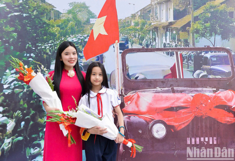 此展给学生以全新方式了解历史提供机会。 此展给学生以全新方式了解历史提供机会。