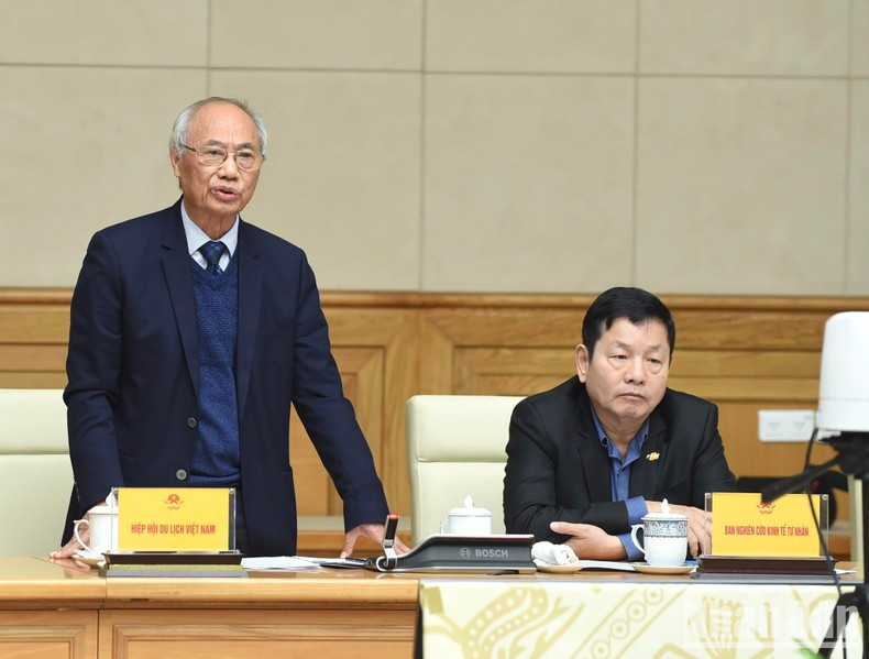 越南旅游协会主席武世平发言。