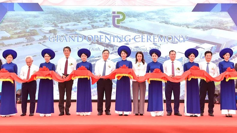 Top Textiles纺织印染厂落成仪式。