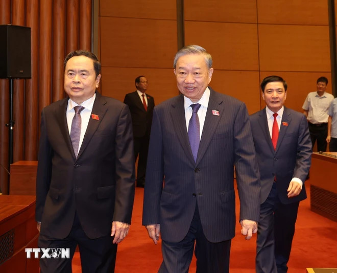 越共中央总书记、国家主席苏林出席会议。 越共中央总书记、国家主席苏林出席会议。