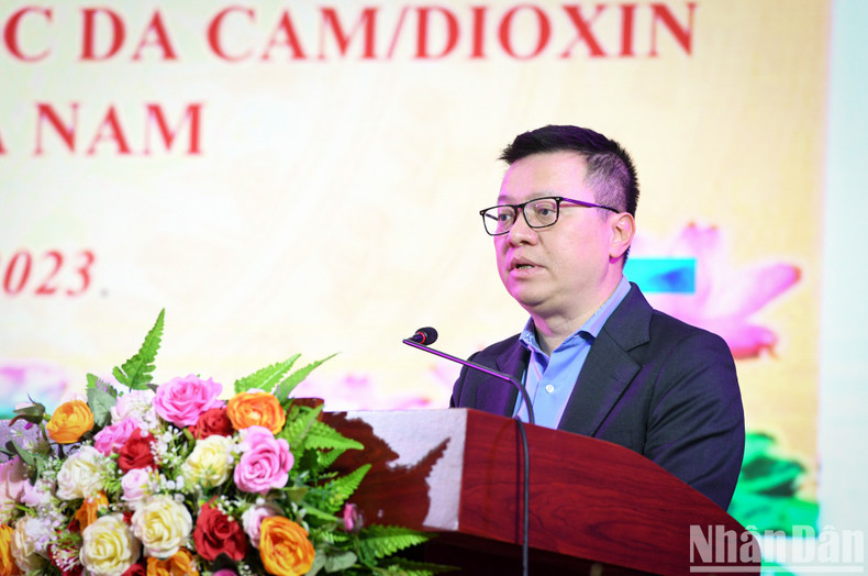 黎国明同志在仪式上发表讲话。 黎国明同志在仪式上发表讲话。