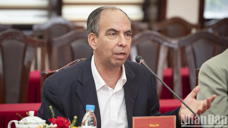 古巴驻越南大使罗赫利奥·波朗科·富恩特斯发表讲话。