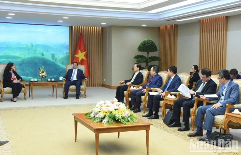 范明正总理和越南各部门、行业领导。