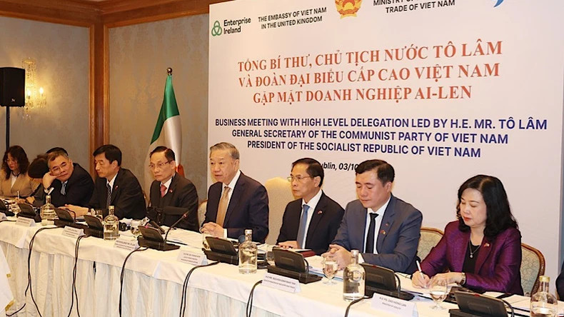 苏林总书记、国家主席发表讲话。