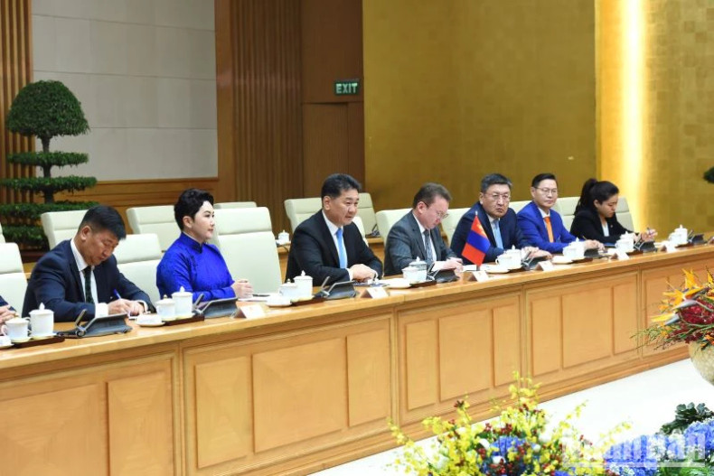 蒙古国总统乌赫那·呼日勒苏赫一行。