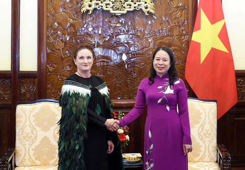 越南国家代主席武氏映春会见新西兰驻越大使卡罗琳·雷切尔·贝雷斯福德。 越南国家代主席武氏映春会见新西兰驻越大使卡罗琳·雷切尔·贝雷斯福德。