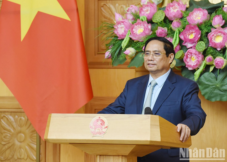 范明正总理高度评价美国企业近期在越南的投资生产、经营活动和高度责任精神。 范明正总理高度评价美国企业近期在越南的投资生产、经营活动和高度责任精神。