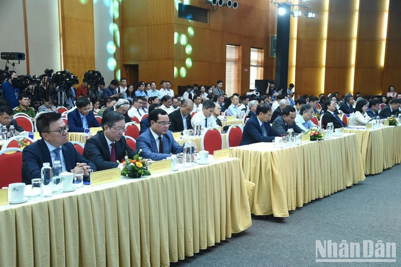 出席活动的各位代表。