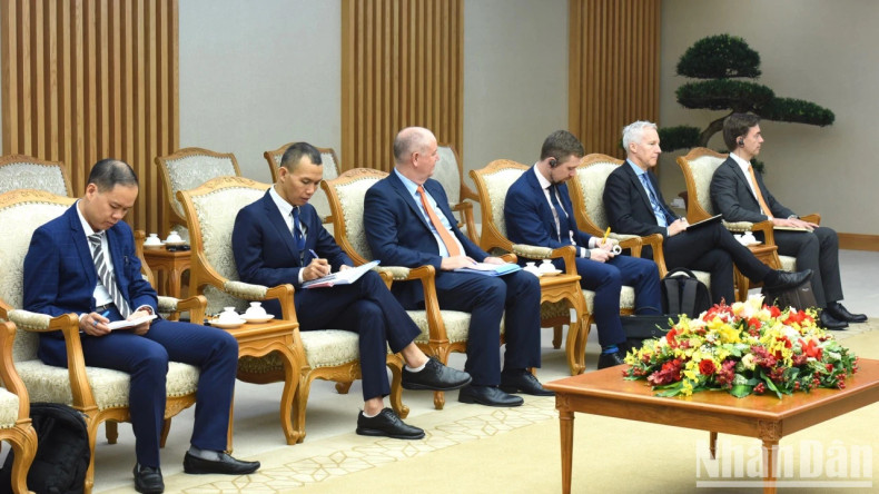 陪同欧盟委员会常务副主席瓦尔迪斯出访的各位代表。